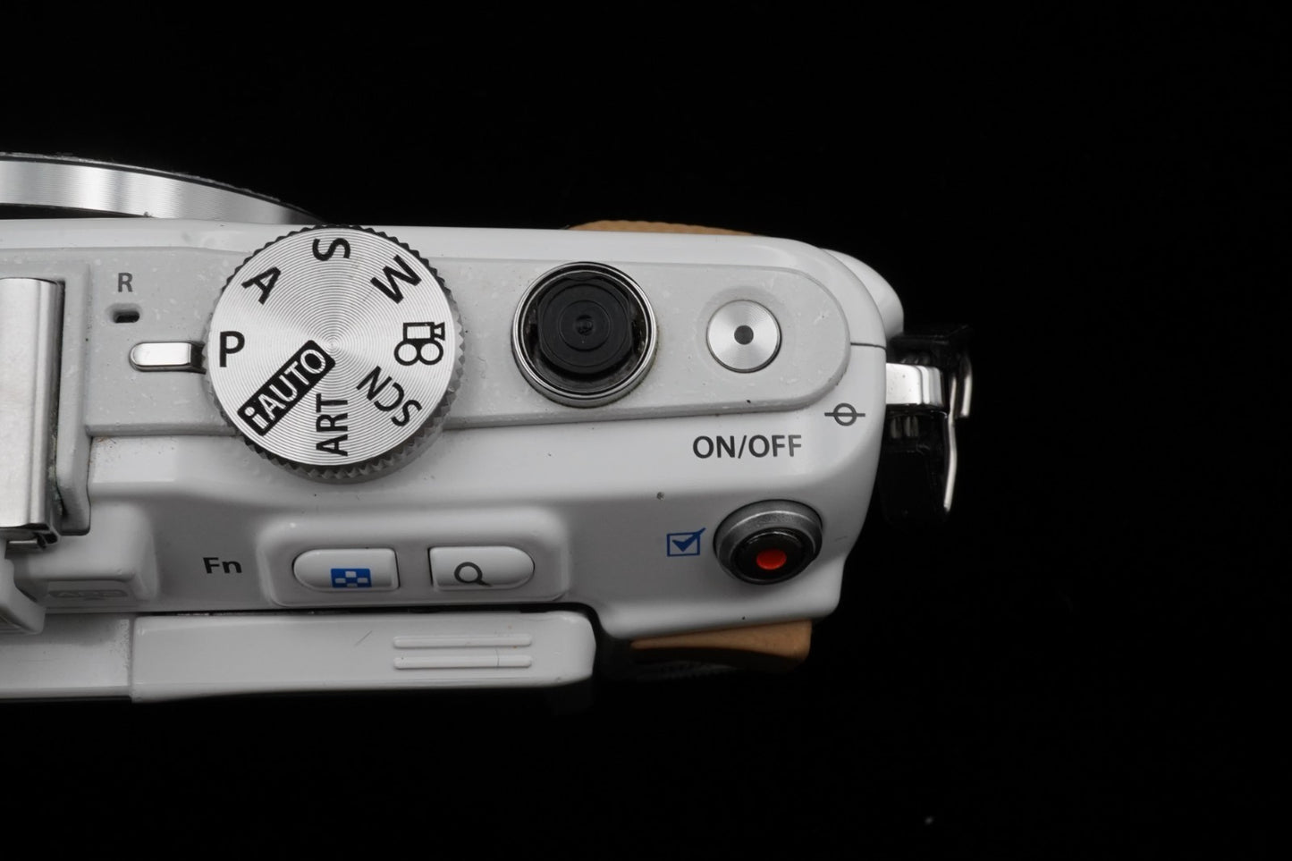 Olympus Pen Lite E-PL5 White Mirrorless Digital Camera US Duty Paid 10244