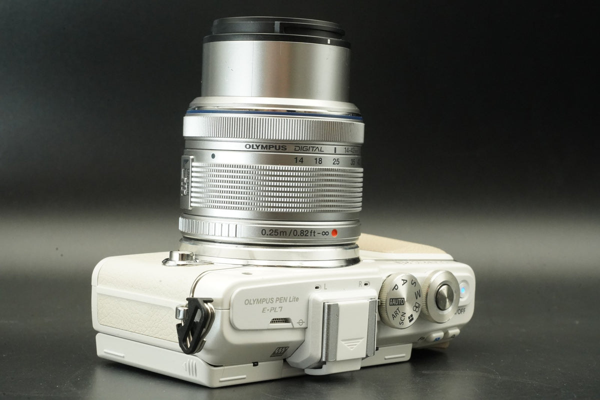 Olympus PEN E-PL7 Digital Camera White with 2 Lenses -9966 cuts- US STOCK #11768