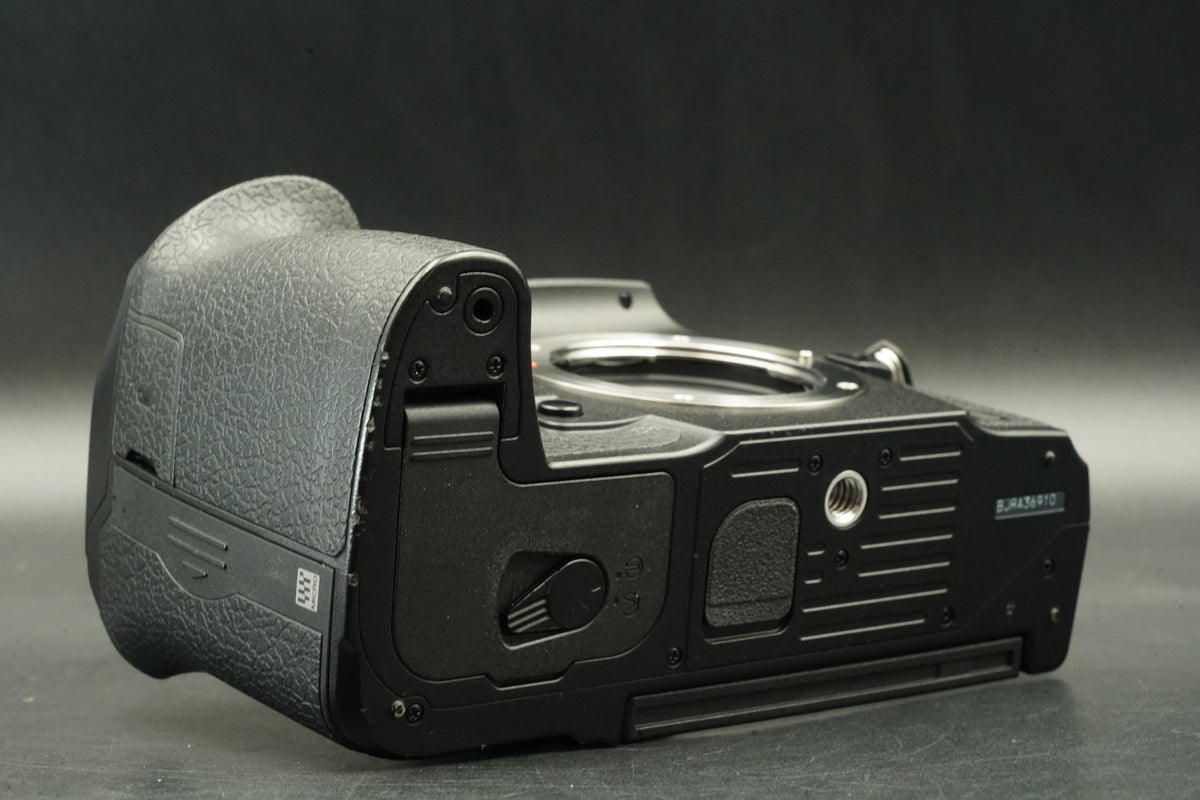 OM SYSTEM OM-1 Mark II Mirrorless Camera -5679 cuts- US STOCK #12334