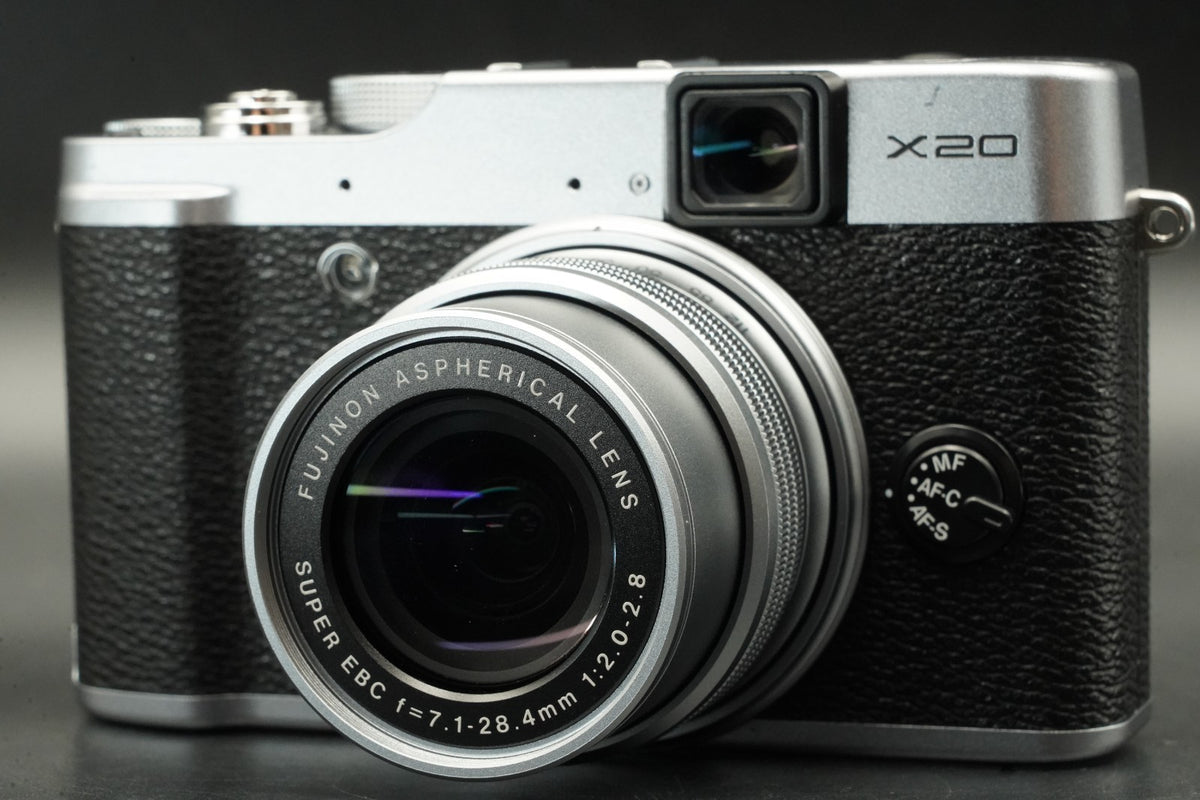 Fujifilm Fuji X Series X20 12.0MP Digital Camera Silver ALMOST UNUSED #11531
