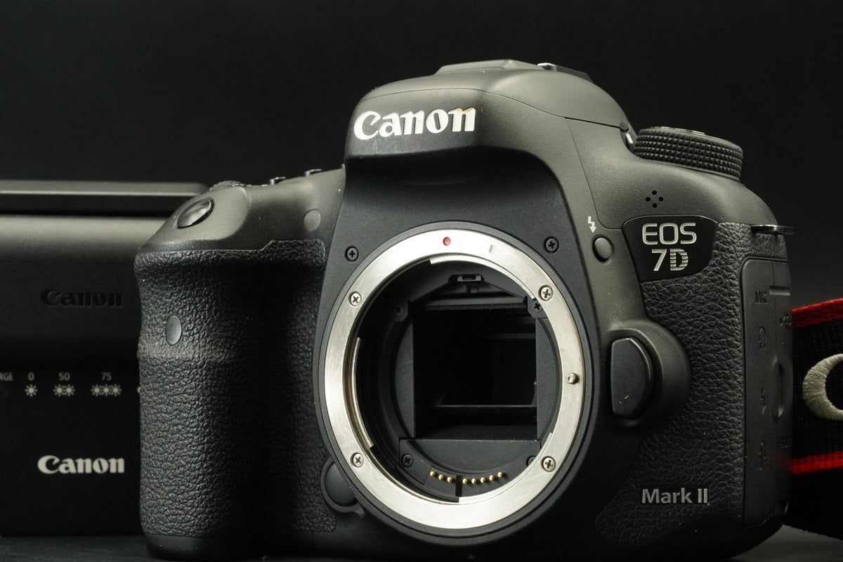 Canon EOS 7D Mark II DSLR Digital SLR Video Camera Used #12396