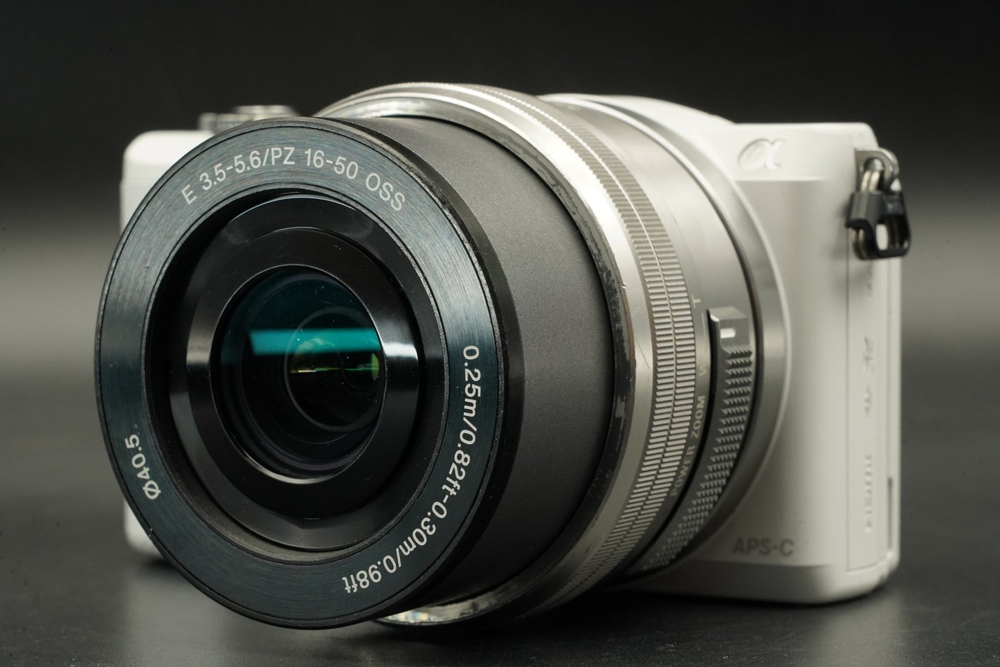 29157 cuts!! Sony a5000 Mirrorless Digital Camera White with 2 Lenses 11483