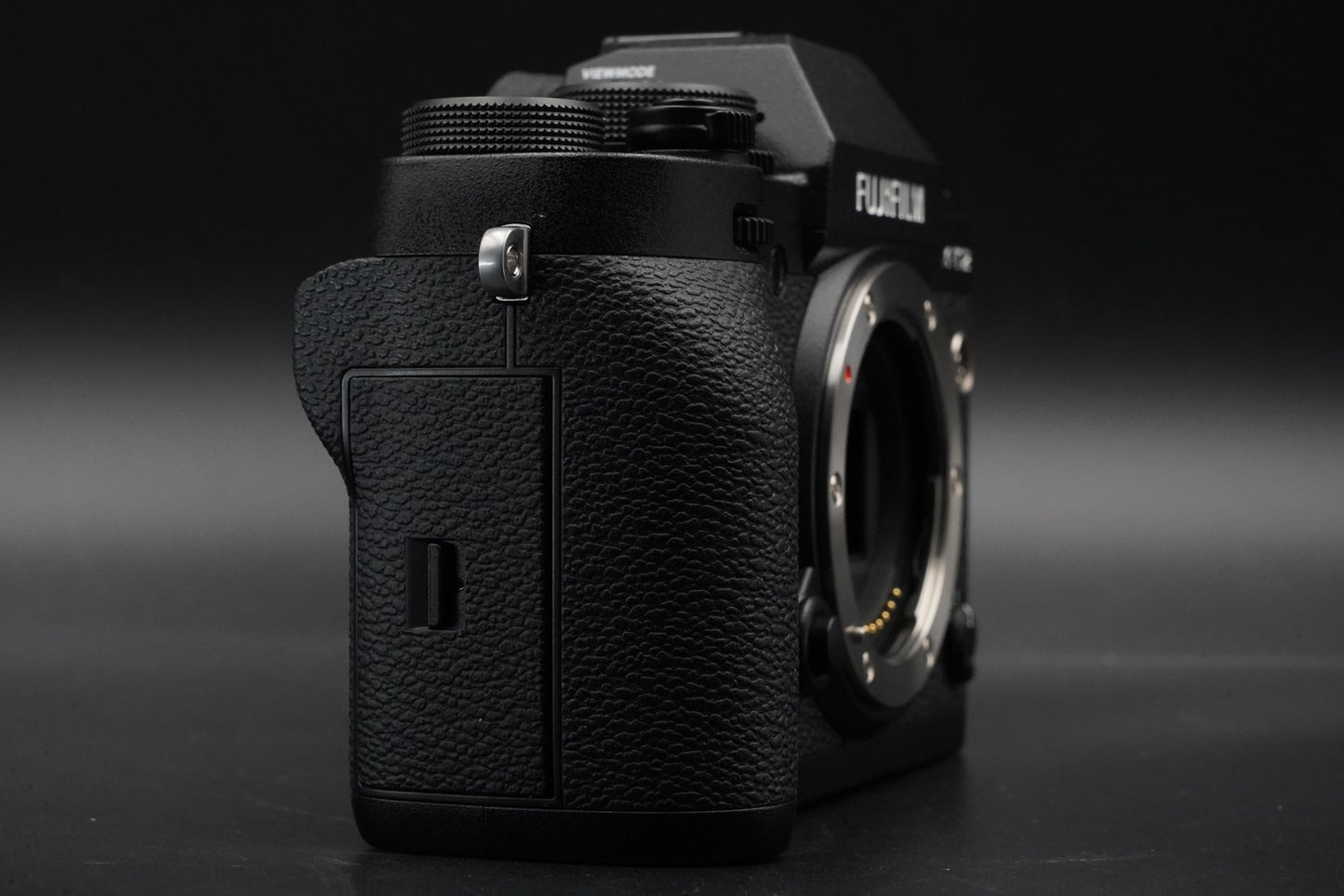 Fujifilm X-T2 Mirrorless Digital Camera ALMOST UNUSED 10804