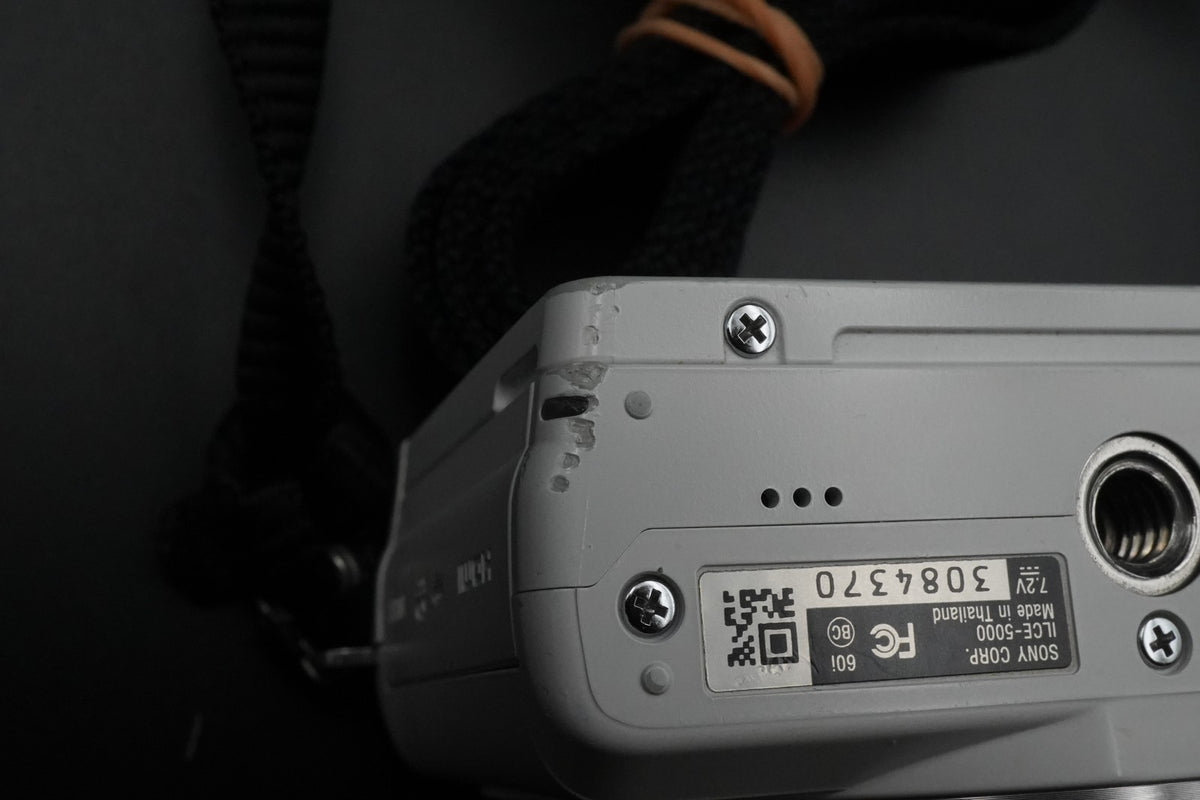 Sony Alpha a5000 Mirrorless Digital Camera White with 2 Lenses #10484