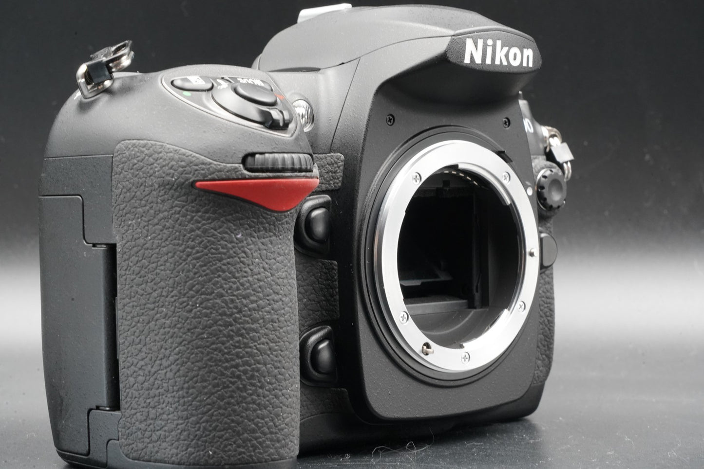 711 cuts!! Nikon D200 10.2MP Digital SLR Camera Black Body Battery 11256