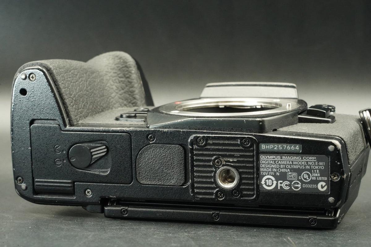 Olympus OM-D E-M1 Digital Camera Black Body From JAPAN -131400 cut- #12128