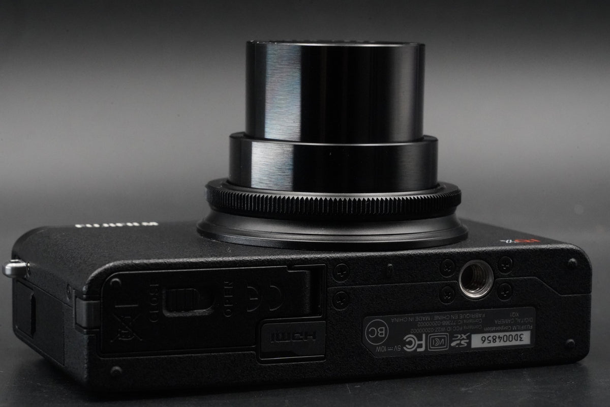 Fujifilm XQ1 kompakte Digitalkamera Point and Shoot schwarz #11020