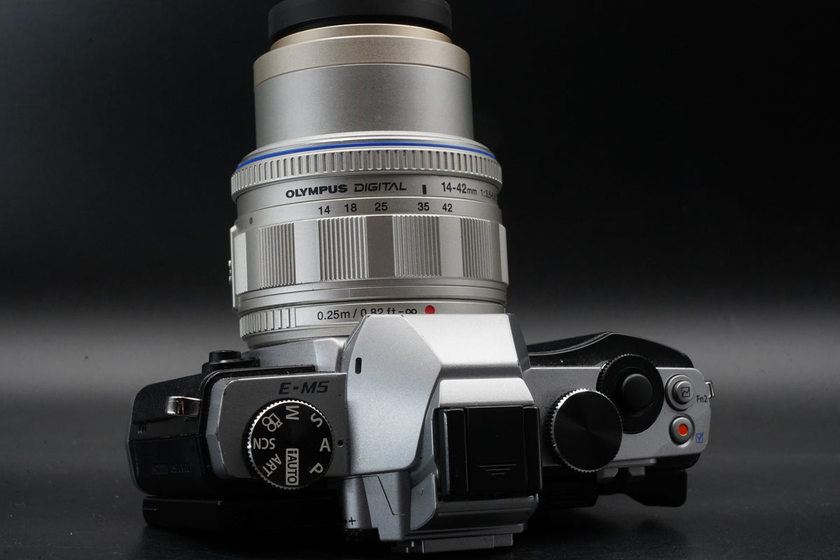 Olympus OMD E-M5 Mirrorless Digital Camera with Lens Silver US STOCK #11320