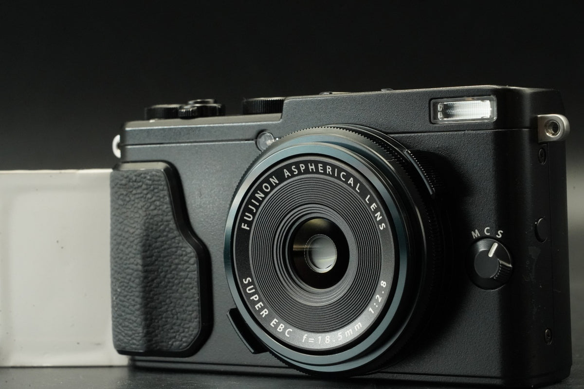 Fujifilm Fuji X70 X 70 Black 16.3MP Digital Camera #11988