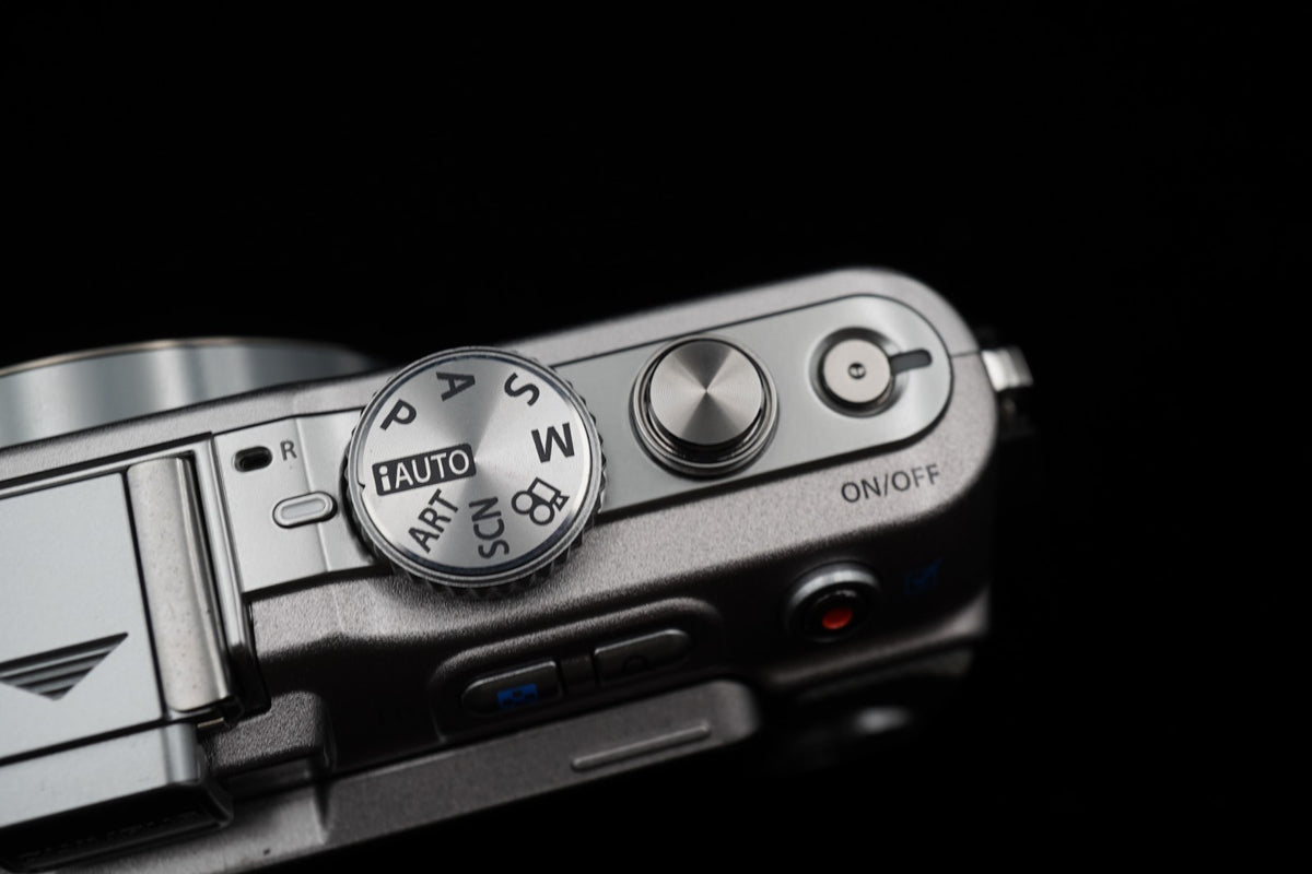 Olympus PEN Lite E-PL3 Silver 12.3 MP Digital Camera Body US STOCK