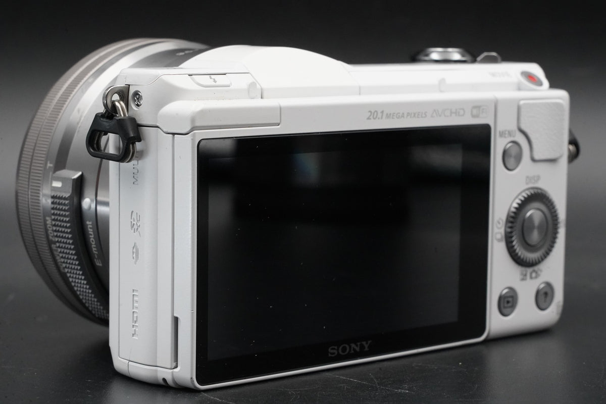 Sony Alpha a5000 Mirrorless Digital Camera White w/ 2 Lens -4331 cuts- #10924