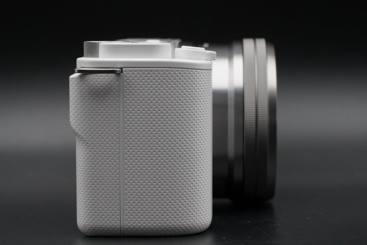 Sony Alpha ZV-E10 Mirrorless Vlog Camera with Lens White US STOCK #10591