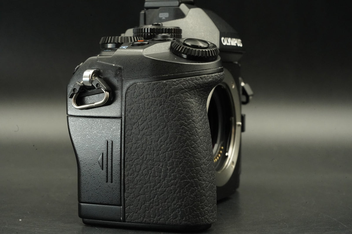 Olympus OM-D E-M1 Mark 1 Digital Camera Black Body -1123 cuts- #12381
