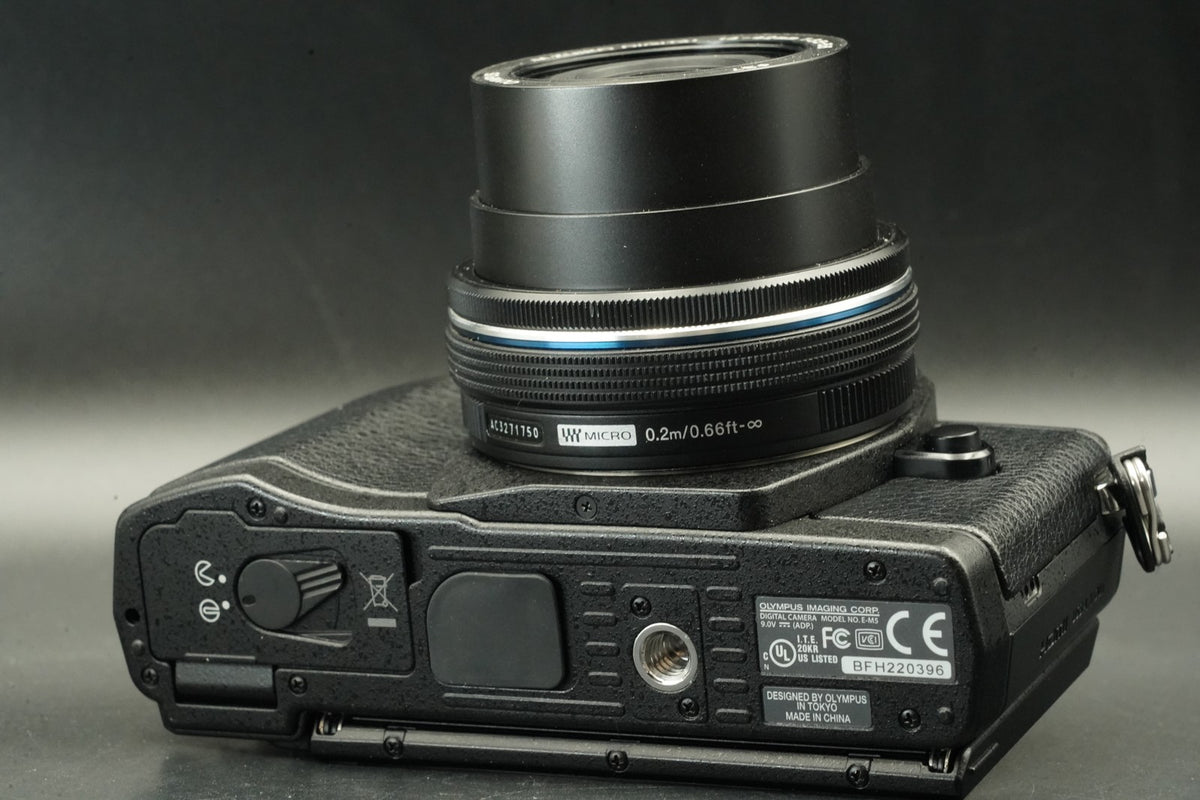 Olympus E-M5 Mirrorless Digital Camera w/ 2 Lenses Black -5447 cut- #11365