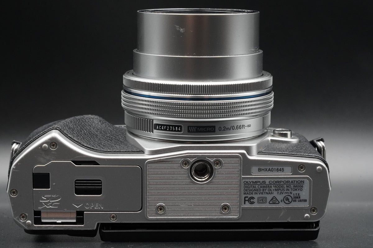 Olympus OM-D E-M10 Mark III Silver Body Only Silver w/ 2 #Lenses10447