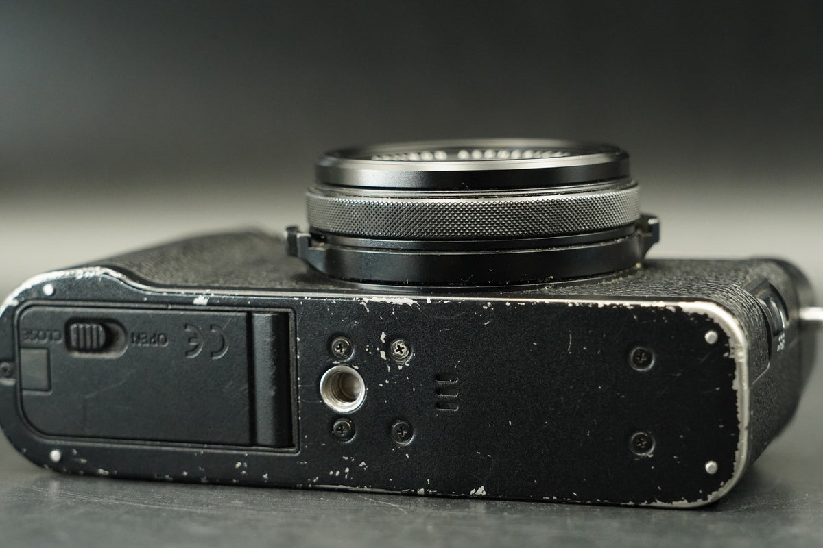 Fujifilm X100F 24.3MP Digital Camera Black -24400 cuts- US STOCK #12344