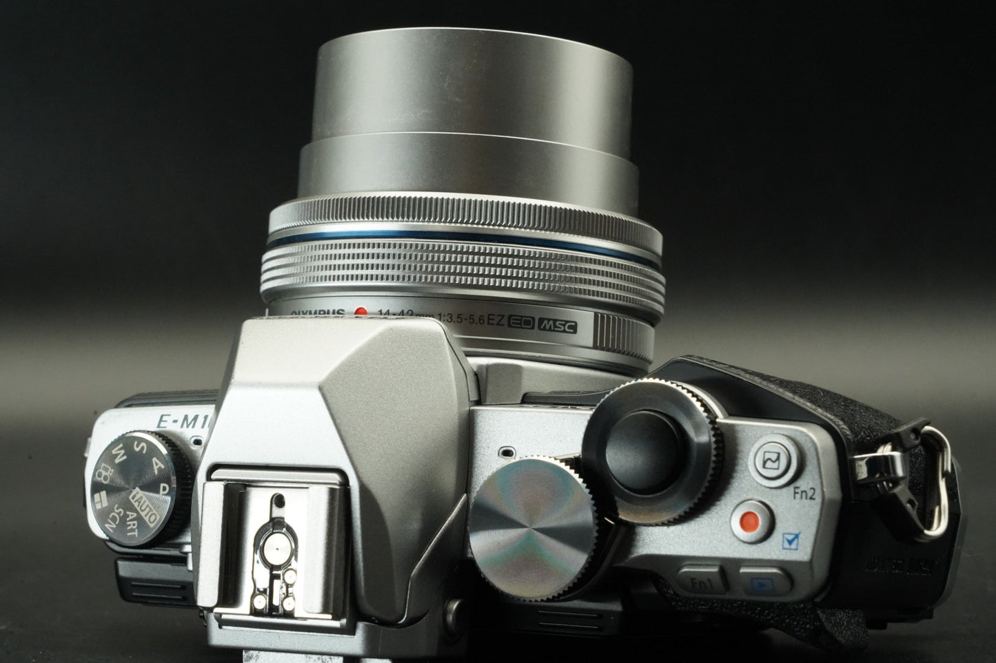9033 cuts! Olympus OM-D E-M10 16.1MP Digital SLR Camera Silver w/ Lens 11637