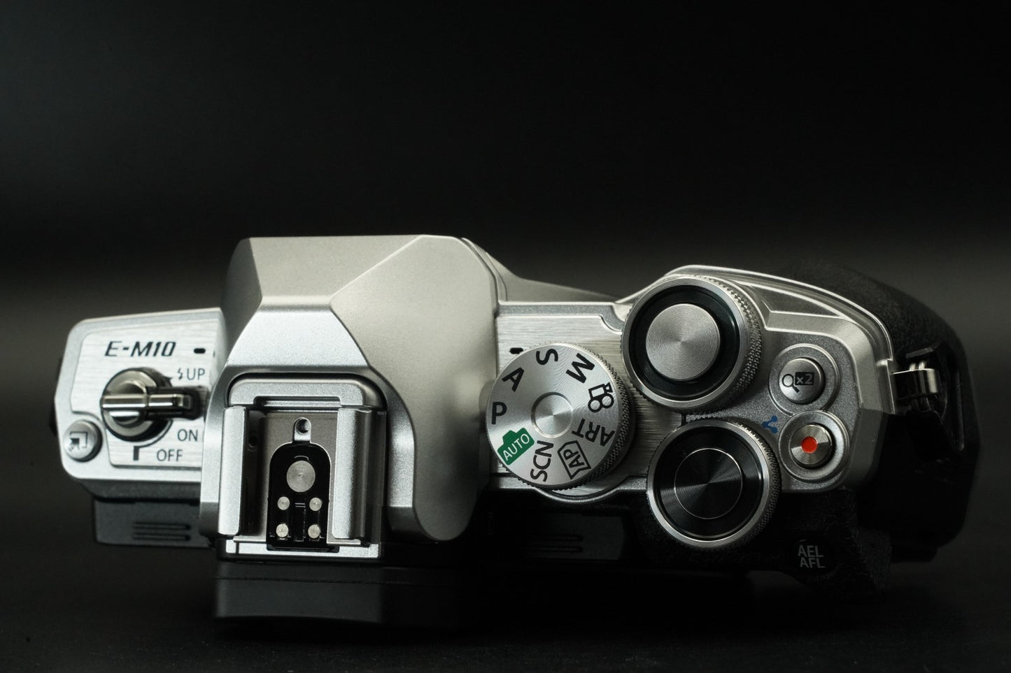 Olympus OM-D E-M1 Mark II 20.3MP Silver Mirrorless Camera 11628