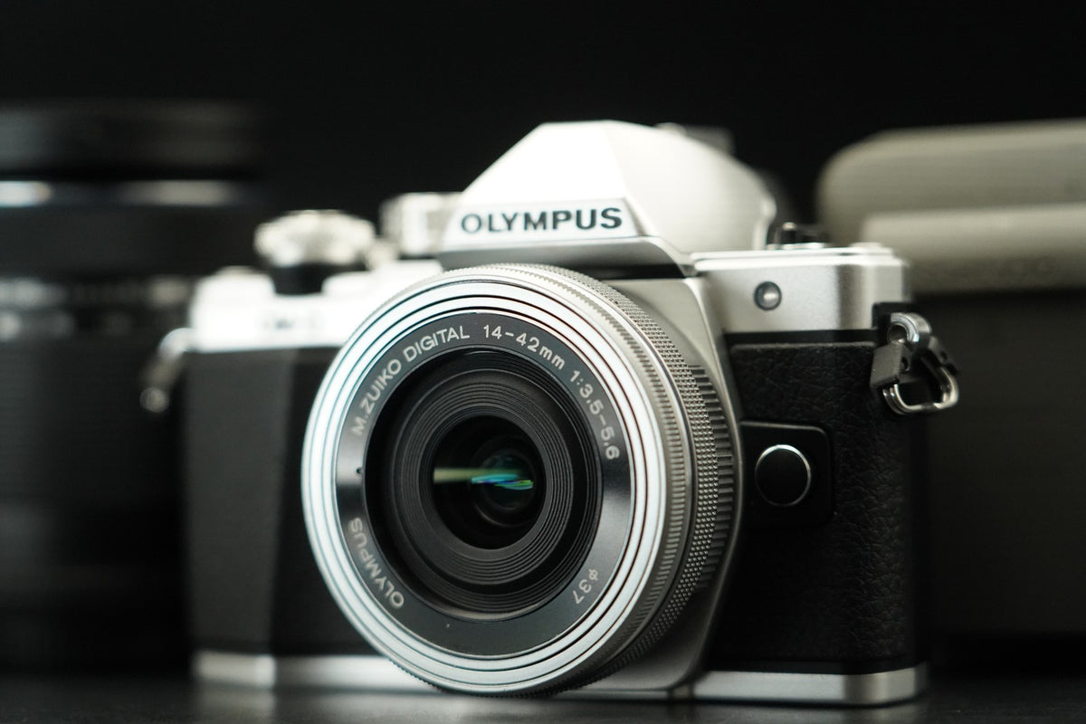 Olympus OM-D E-M10 Mark II Silver w/ 14-42mm + 40-150mm Lens US STOCK #12327