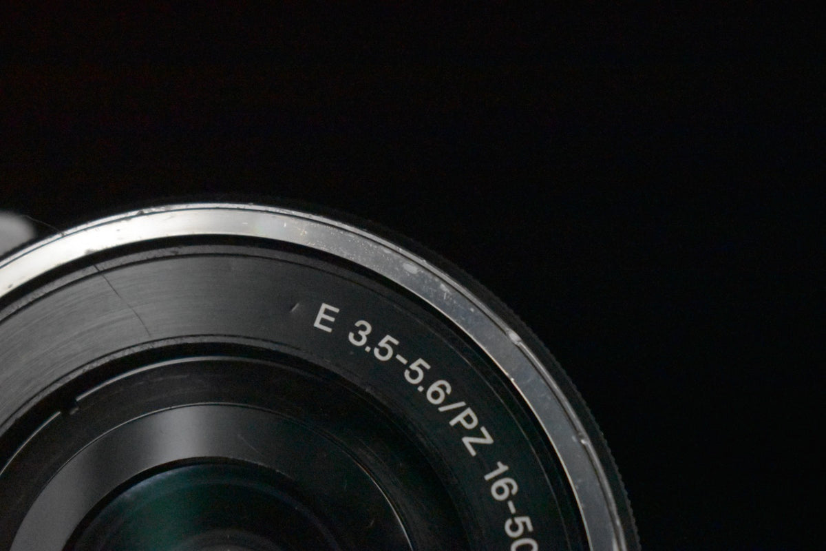 [US Duty Paid] Fotocamera digitale mirrorless Sony Alpha a5000 con...