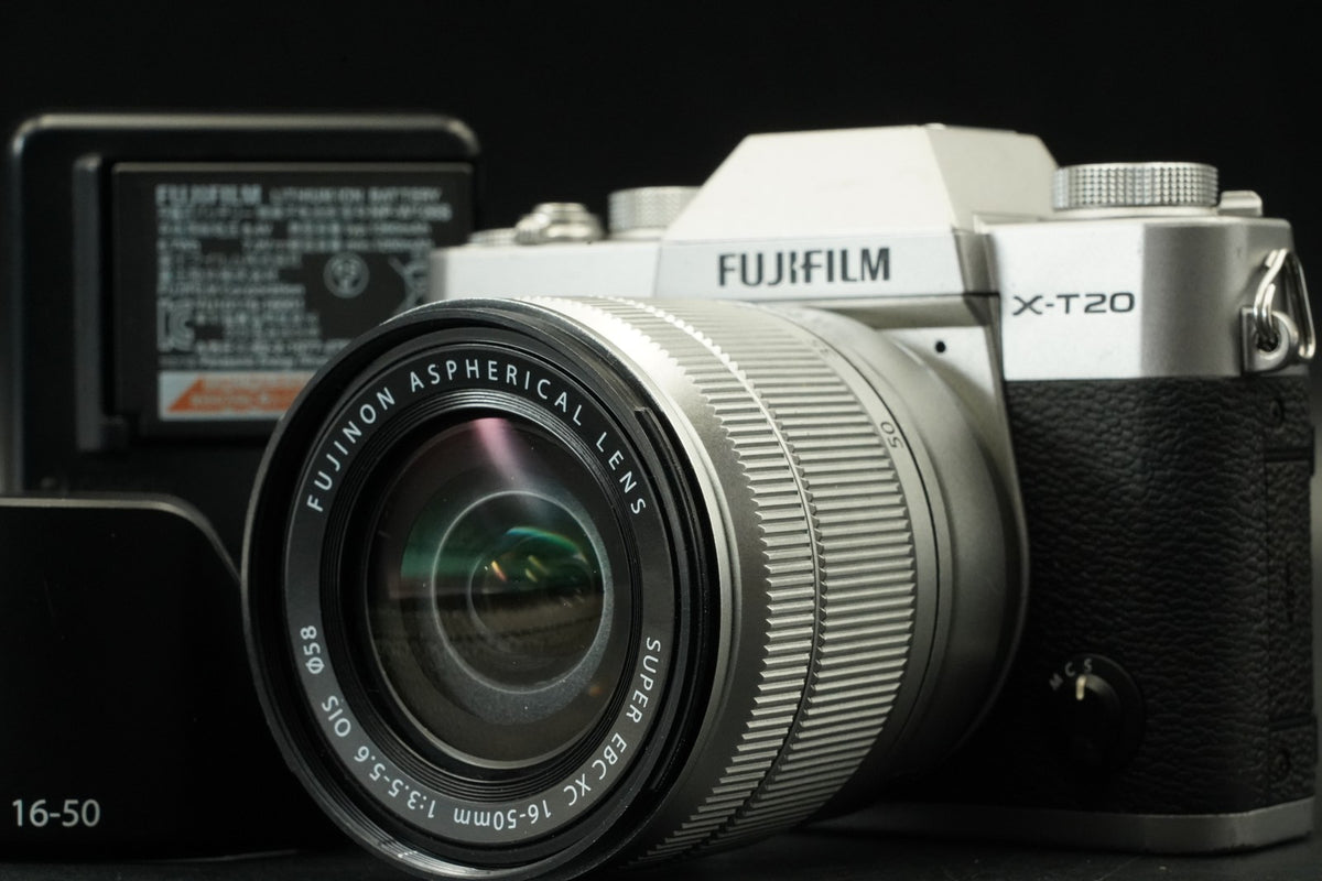 Fujifilm X-T20 Digital Camera w/ XC 16-50mm Lens Silver -13576 cuts- #12477