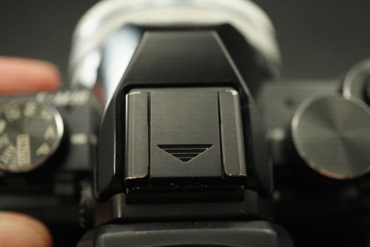 Olympus OM-D E-M10 Mirrorless Camera + 14-42mm 40-150mm -2888 cuts- #11793