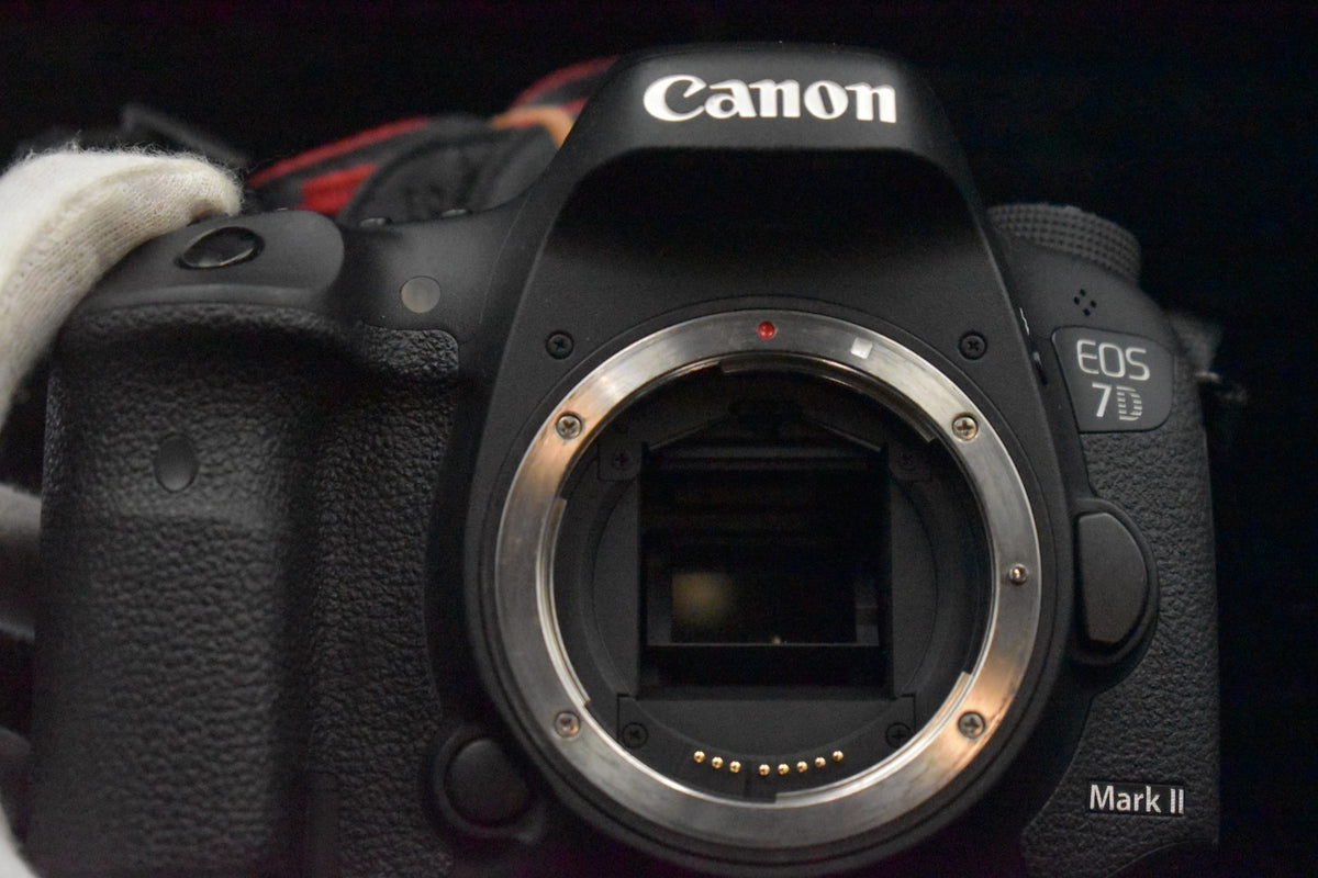 [US Duty Paid] Canon EOS 7D Mark II DSLR Digital SLR Videocamera usata 8910