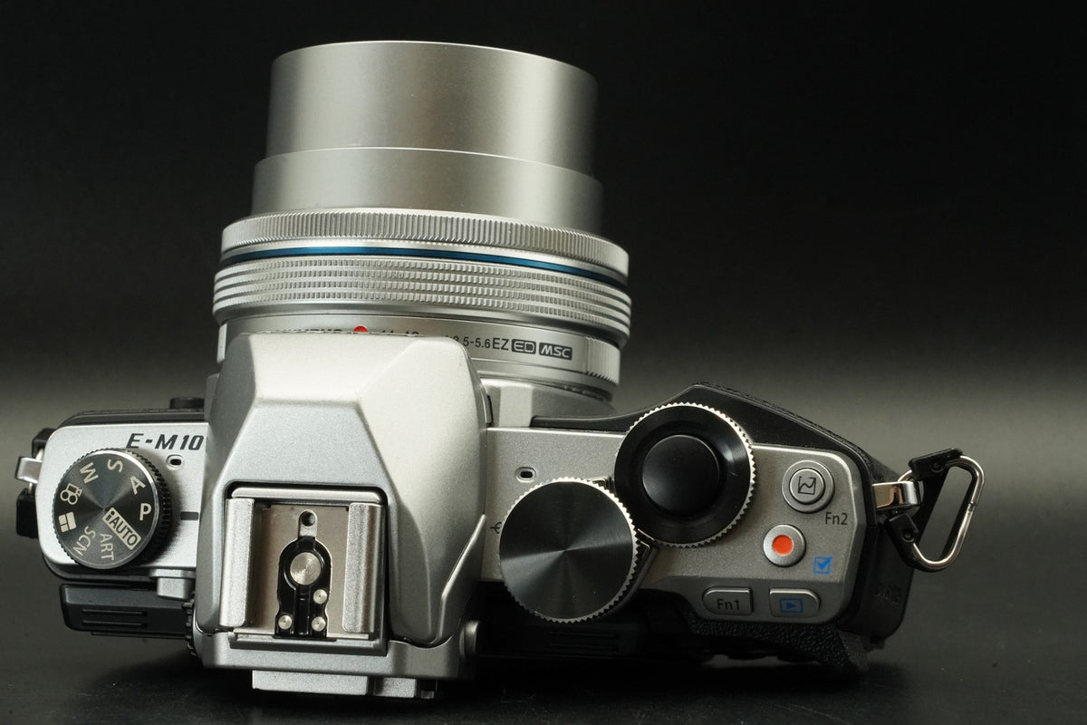 Olympus OM-D E-M10 Camera + 14-42mm 40-150mm -21257 cuts- US STOCK #11991