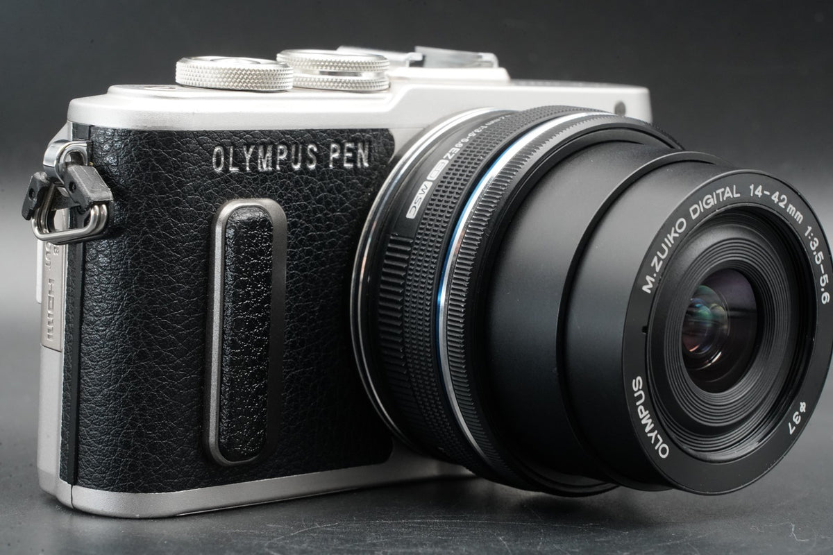 Olympus E-PL8 con obiettivo 40-150 mm fotocamera digitale argento US STOCK...