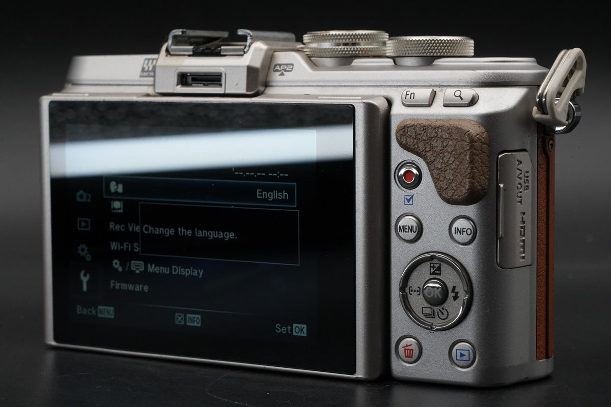 Olympus E-PL8 Brown w/ 2 lenses Digital Mirrorless Camera -5319 cuts- #11029