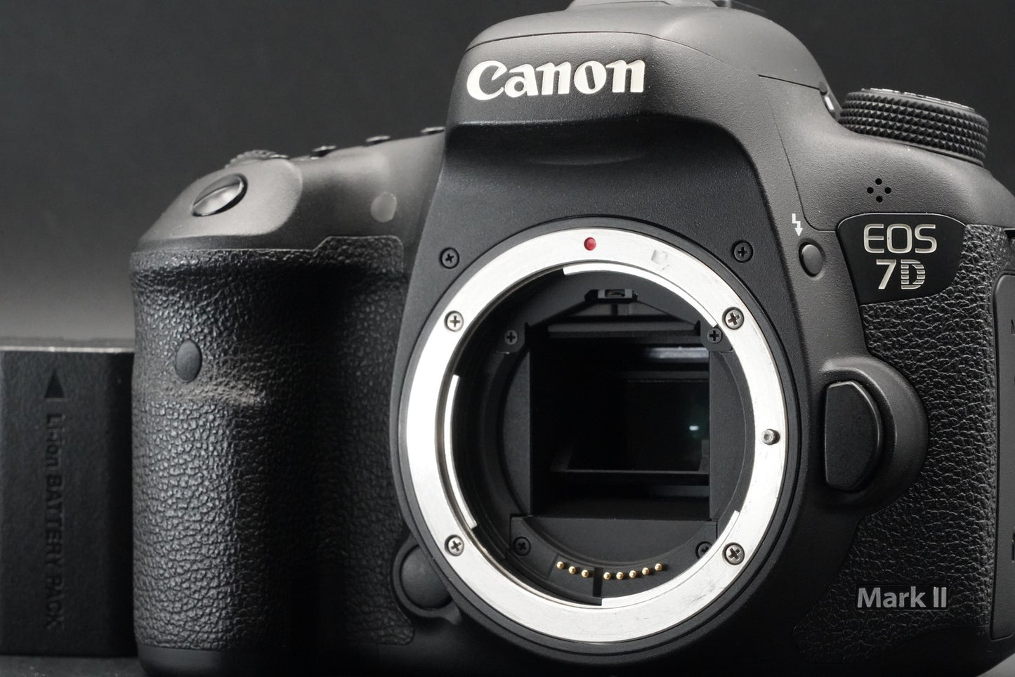 Canon EOS 7D Mark II DSLR Digital SLR Video Camera Used US Duty Paid 11043