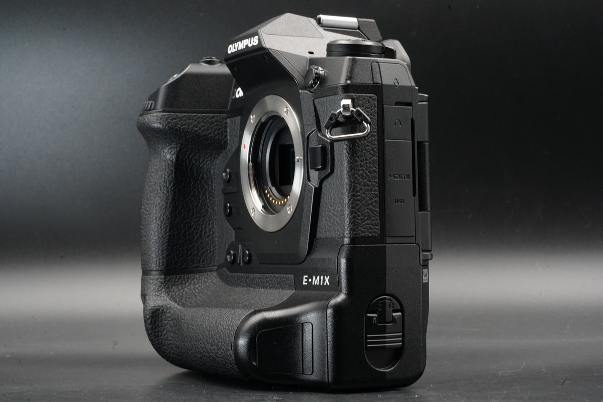 Olympus OM-D E-M1X 20.4MP Mirrorless Digital Camera body -24812 cuts- #11113