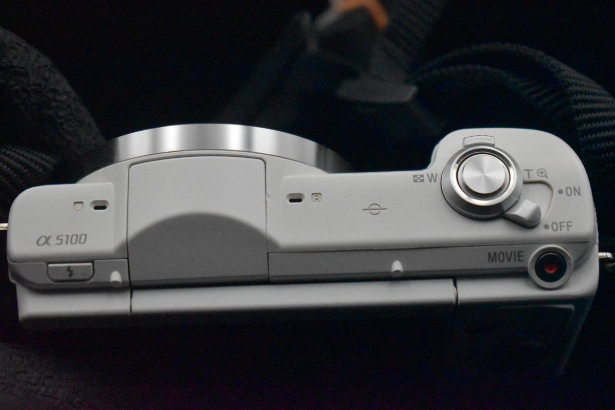 [US Duty Paid] Sony Alpha a5100 Spiegellose Digitalkamera Weiß 9307