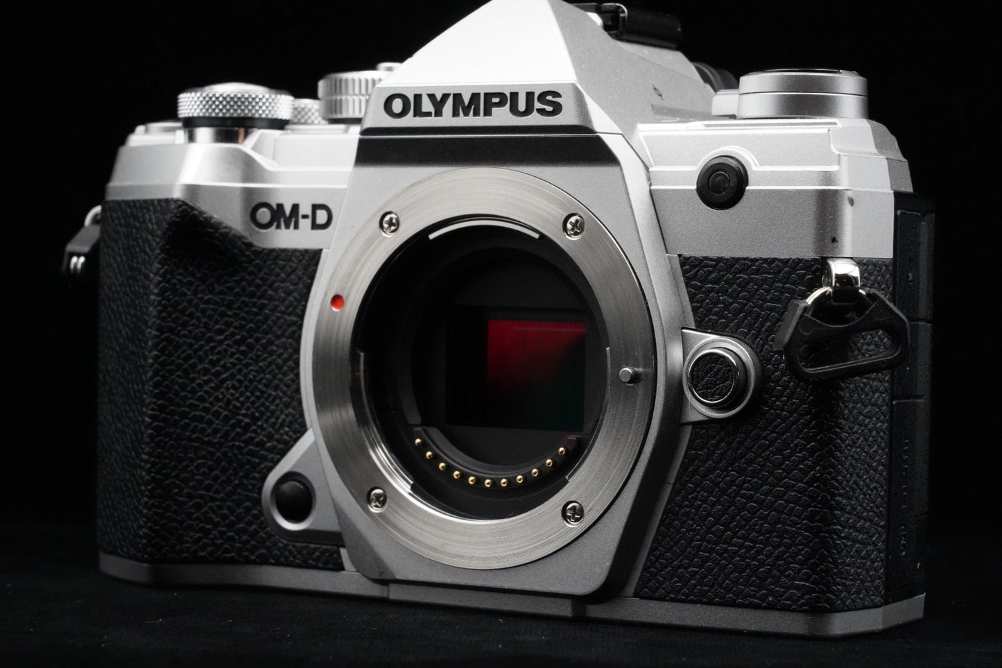 Olympus OM-D E-M5 Mark III 20.4MP Mirrorless Digital Camera US Duty Paid 9677