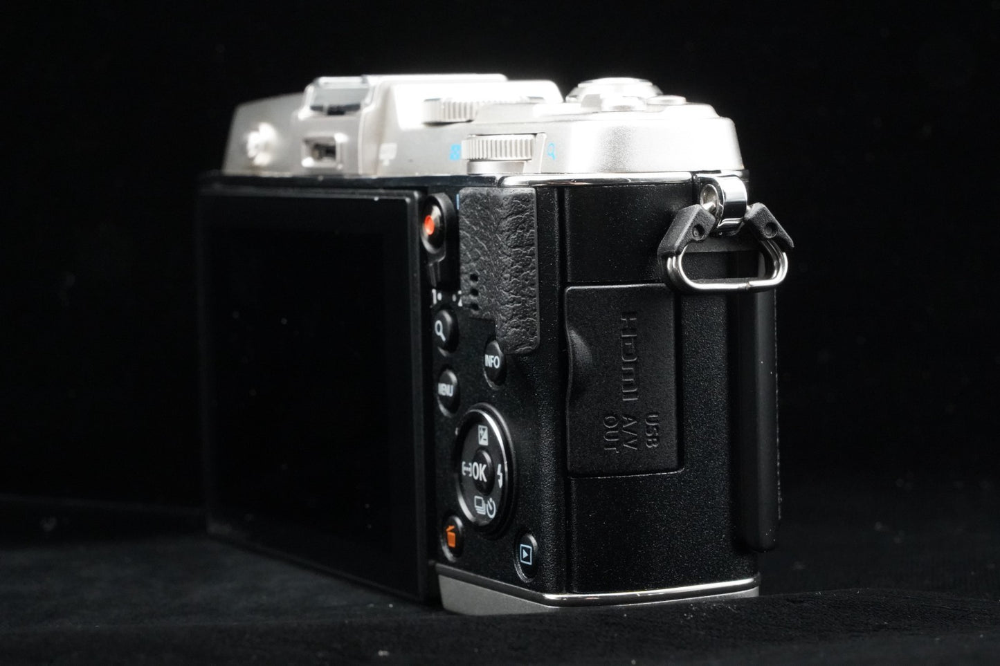 Olympus PEN E-P5 Silver Body Wifi Digital Camera Japan US Duty Paid 9837