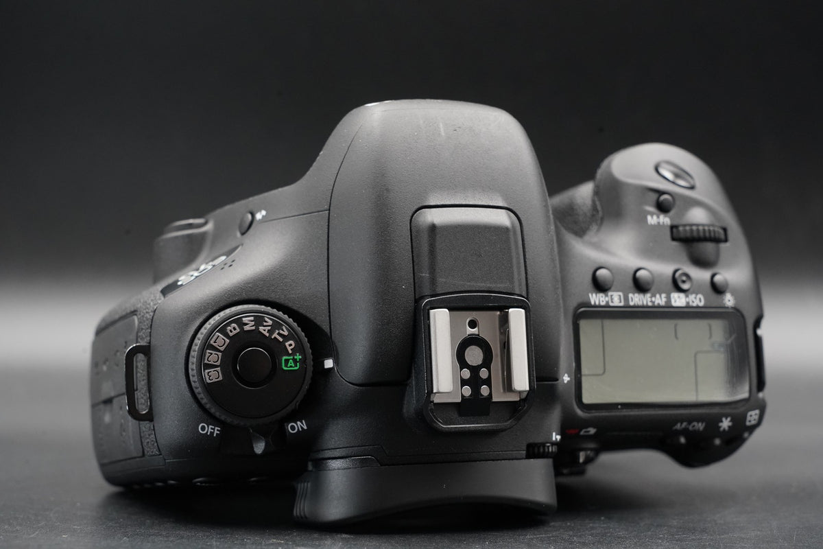 Canon EOS 7D Mark II DSLR Digital SLR Video Camera #11783