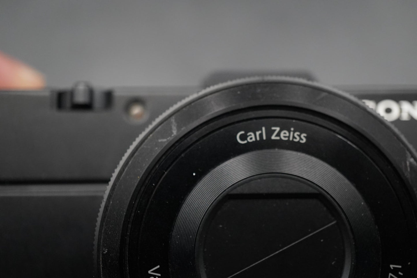 Sony Cyber-shot DSC-RX100 II M2 20.2MP Digital Camera US Duty Paid 11161