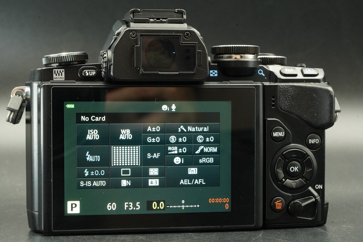 Olympus OM-D E-M10 Mirrorless Camera + 14-42mm PZ Lens -9670 cuts- #12077