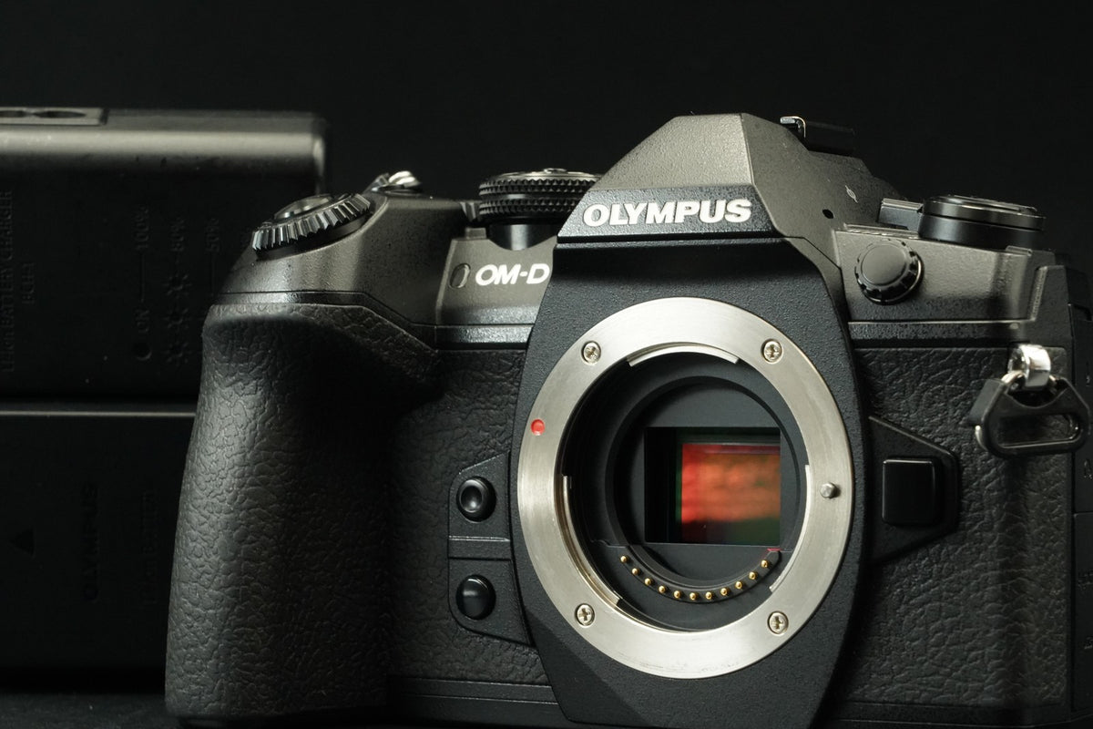 Olympus OM-D E-M1 Mark II Digital Camera Black Body -51752 cuts- #11844