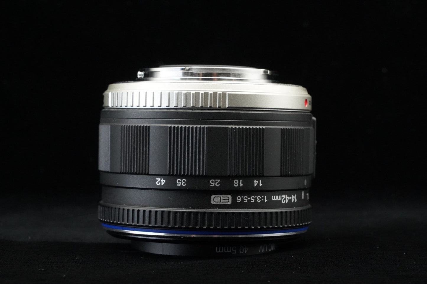 [US Duty Paid] Olympus OM-D E-M5 Mirrorless Digital Camera with Lens Black 9700
