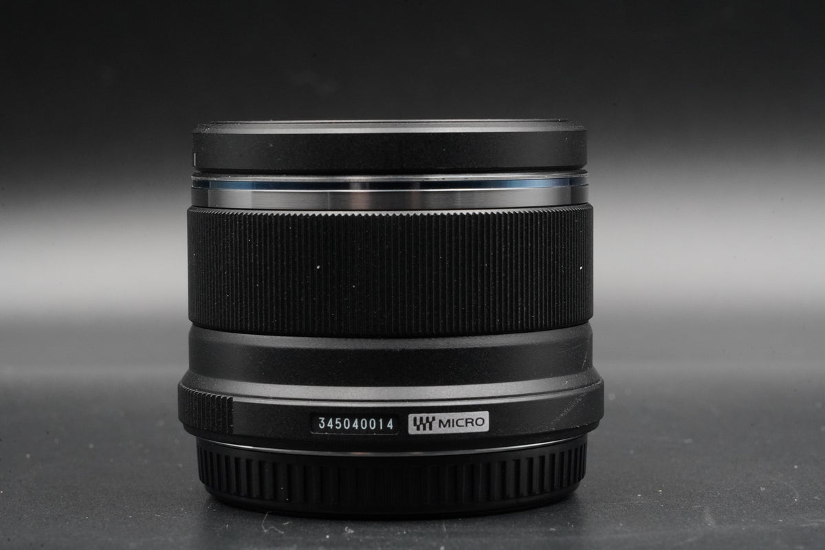 OLYMPUS M.ZUIKO DIGITAL 25mm F/1.8 Black Lens US STOCK #11784