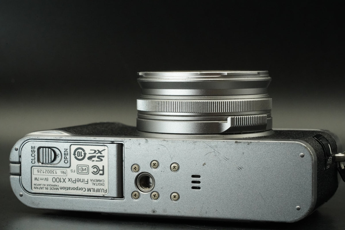 Fujifilm X100 FinePix X Series 12.3MP Silver Digital Camera US STOCK #11656