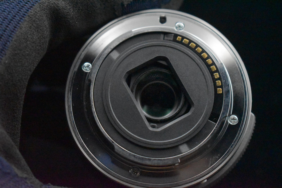 [US Duty Paid] Fotocamera digitale mirrorless Sony Alpha a5000 con...