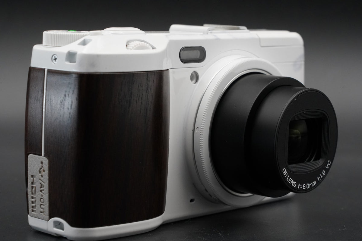 Ricoh GR Digital IV 10.4MP Digital Camera White -815 cuts- #11024