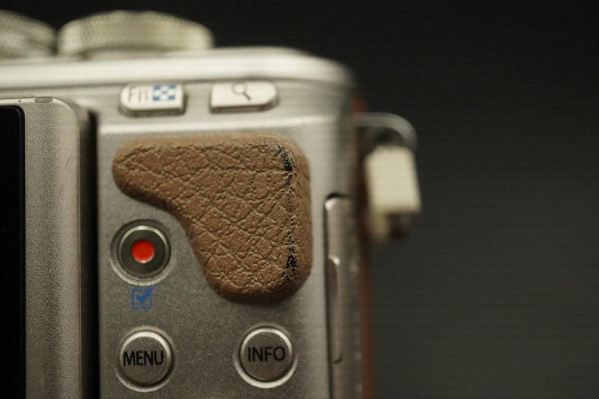 Olympus E-PL8 marrone con 2 obiettivi fotocamera digitale mirrorless US STOCK...