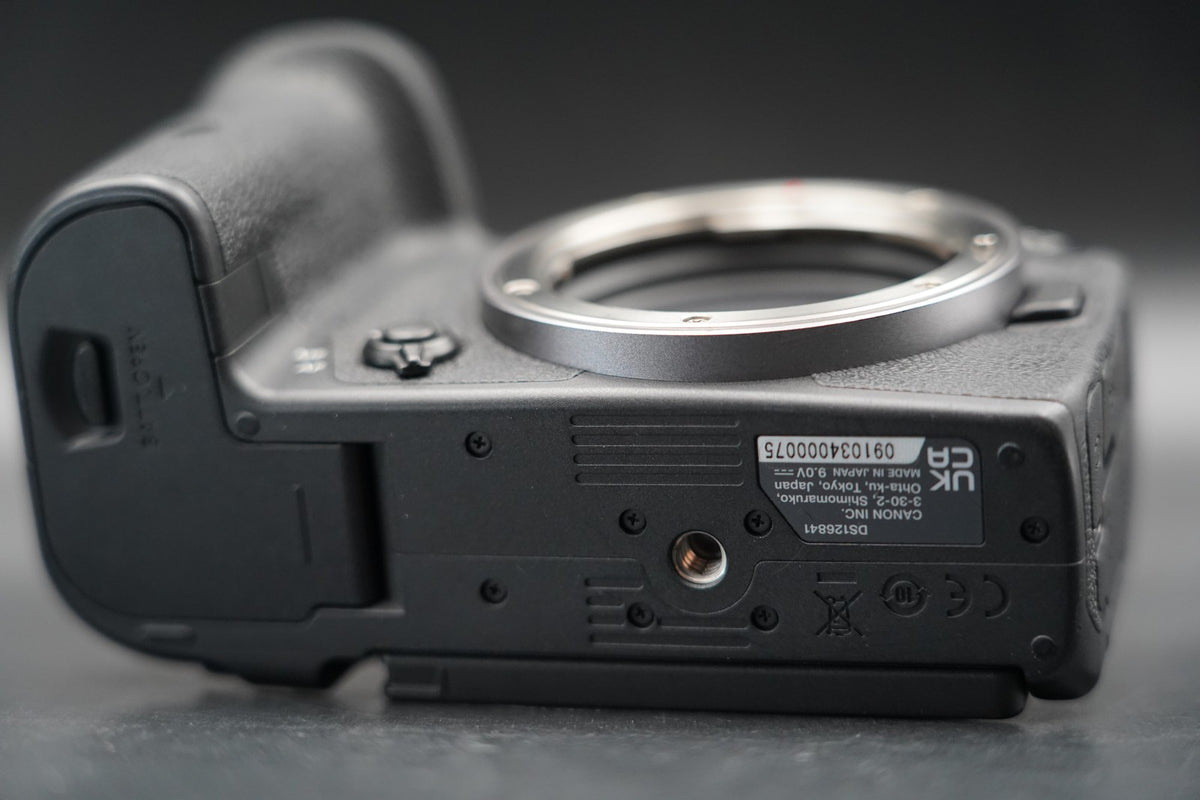 Canon EOS R7 Mirrorless Digital Camera -119K cut- #12145