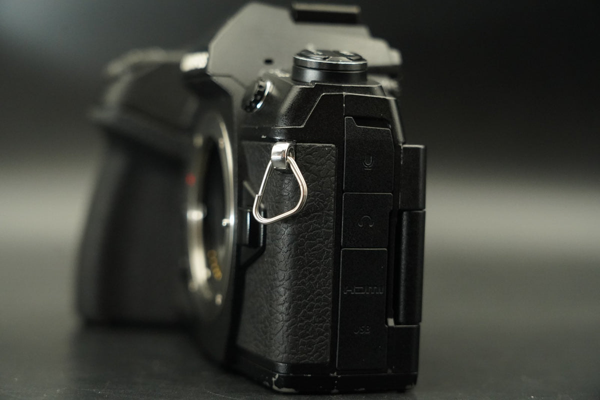 Olympus OM-D E-M1 Mark II Camera Black Body -273314 cuts- US STOCK #11924