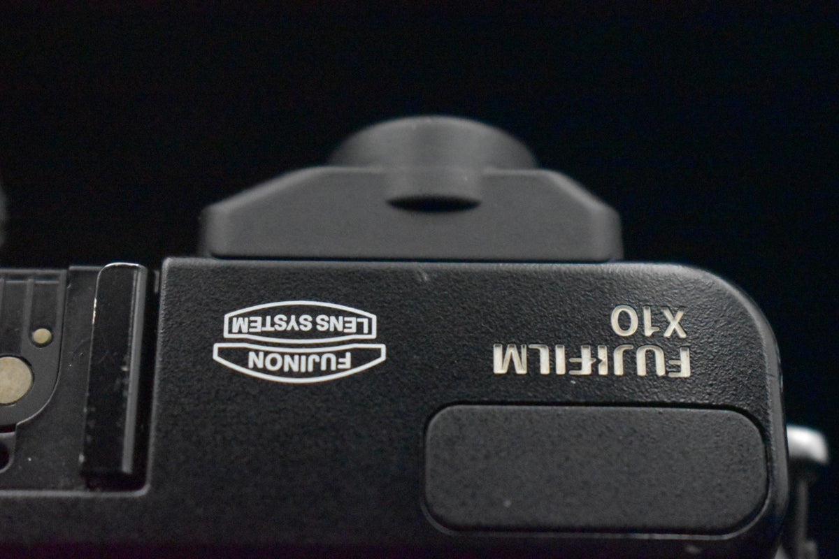 [US Duty Paid] Fujifilm X10 Black pPoint and Shoot Compact Digital Camera 9363