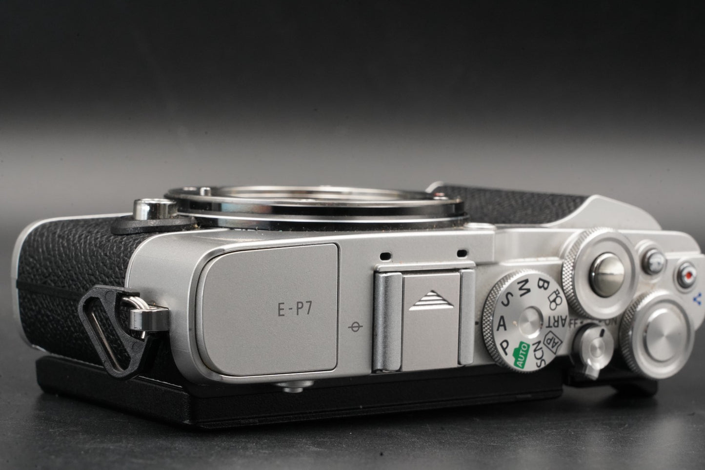 8560 cuts!! OLYMPUS PEN E-P7 Digital Camera Body Silver 11417