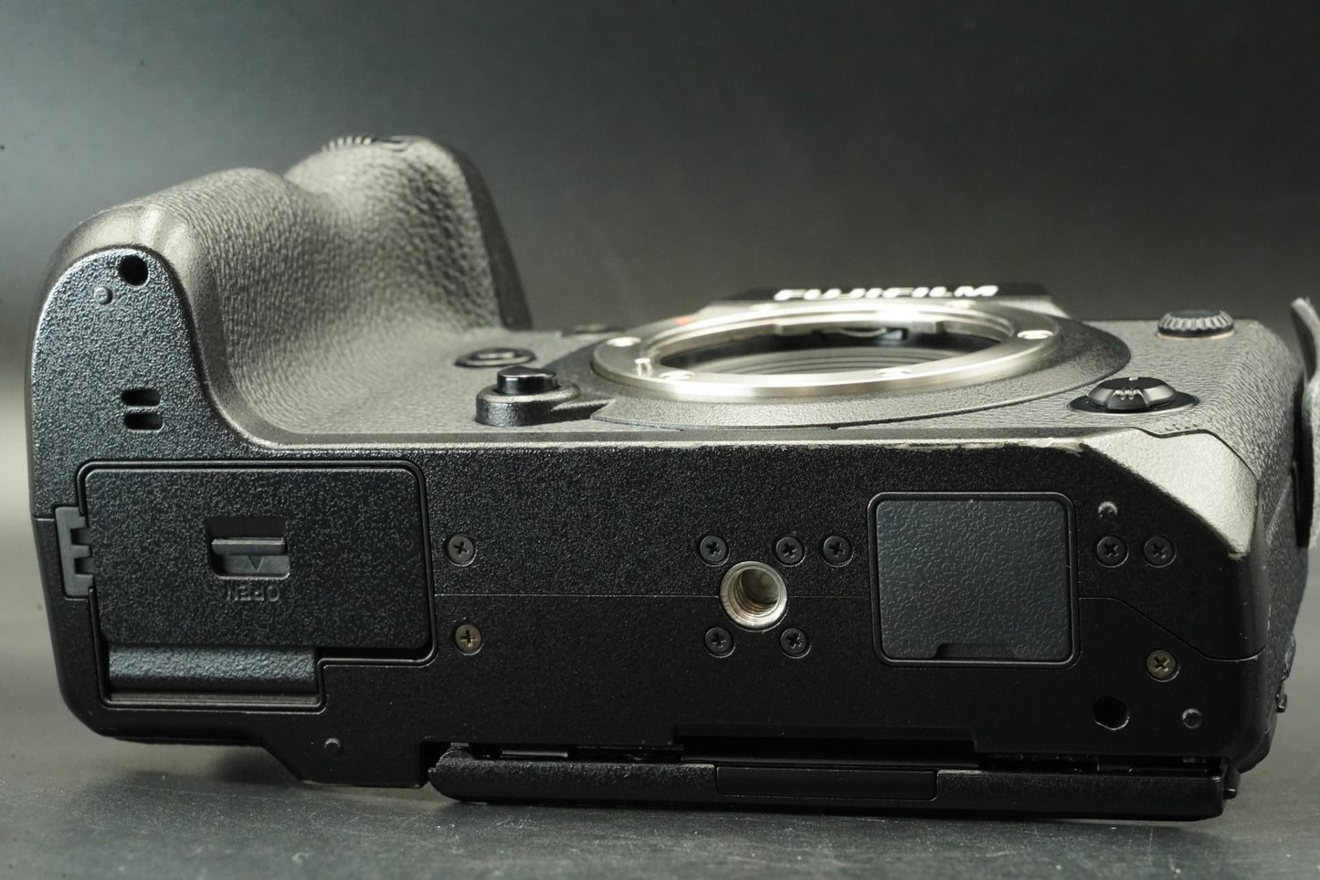 Fujifilm X-H1 24.3 MP Mirrorless Camera Black -32480 cuts- #11836